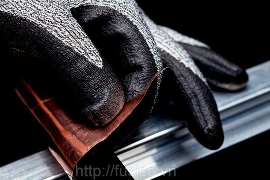 Ứng dụng găng tay chống cắt 3M thực tế