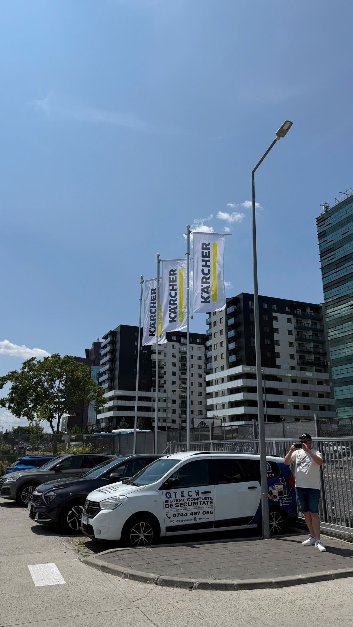 Quang cảnh bên ngoài trung tâm sự kiện tại Karcher Center București