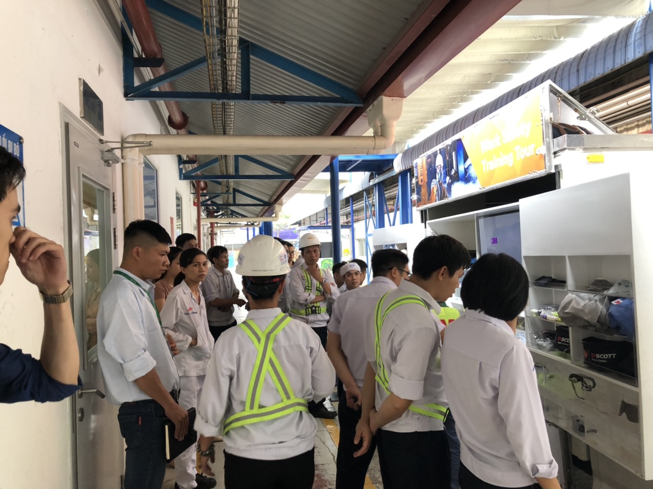 Nhân sự nhà máy tham gia training bảo hộ trực tiếp 3M