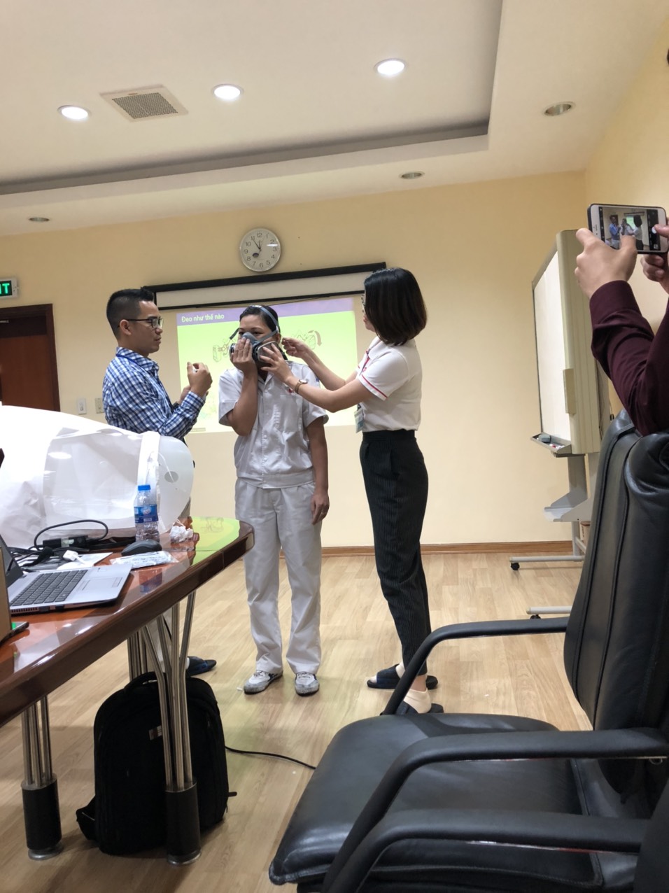 Hướng dẫn đeo mặt nạ bảo hộ 3M đúng kỹ thuật
