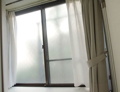 Sử dụng khăn lau Microfiber 3M SQ21 lau cửa sổ