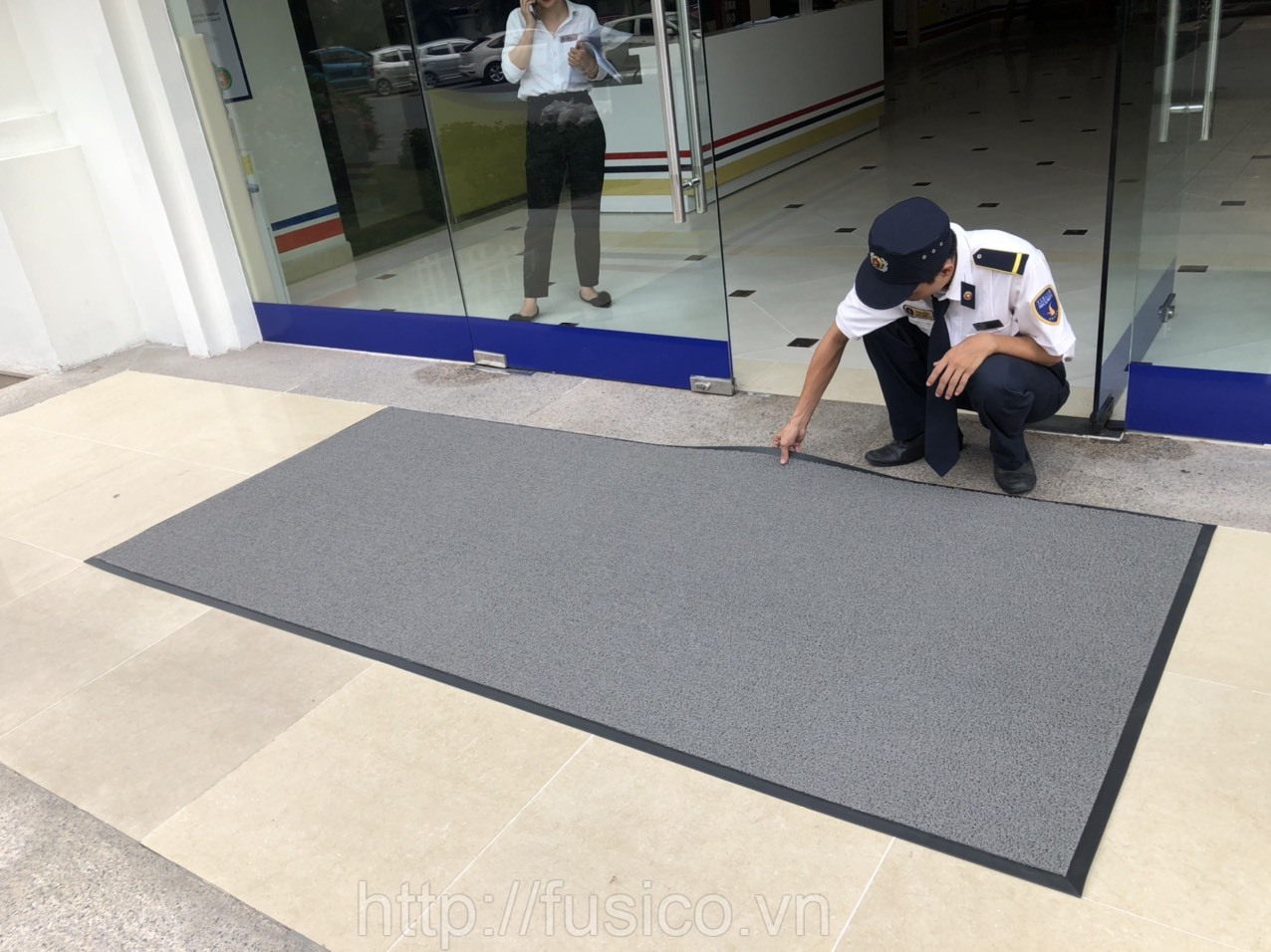 Ảnh thực tế thảm chùi chân 3M 6850 sảnh ra vào